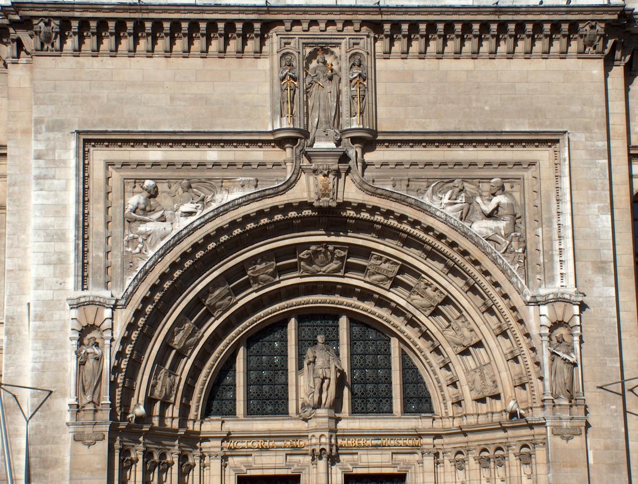 Victoria and Albert Museum exterior sculptures - Bob Speel's Website