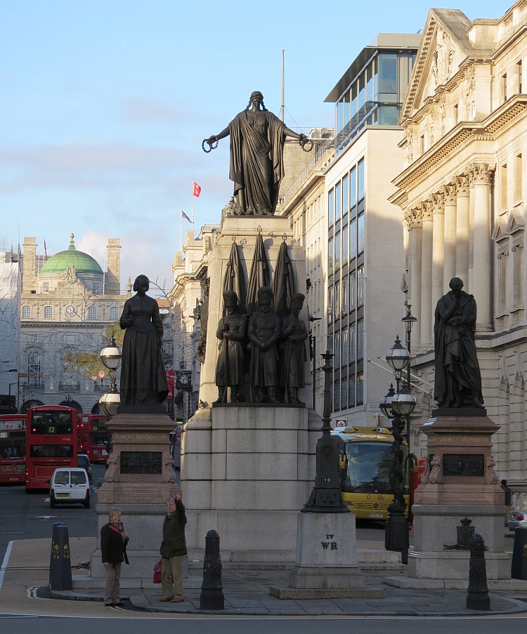 Victoria and Albert Museum exterior sculptures - Bob Speel's Website